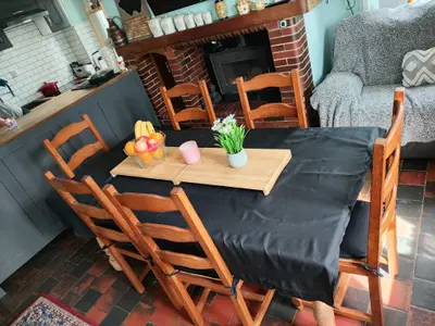Table à manger et cheminée